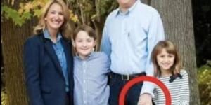 Sadece tatlı bir aile fotoğrafı olduğunu düşündü